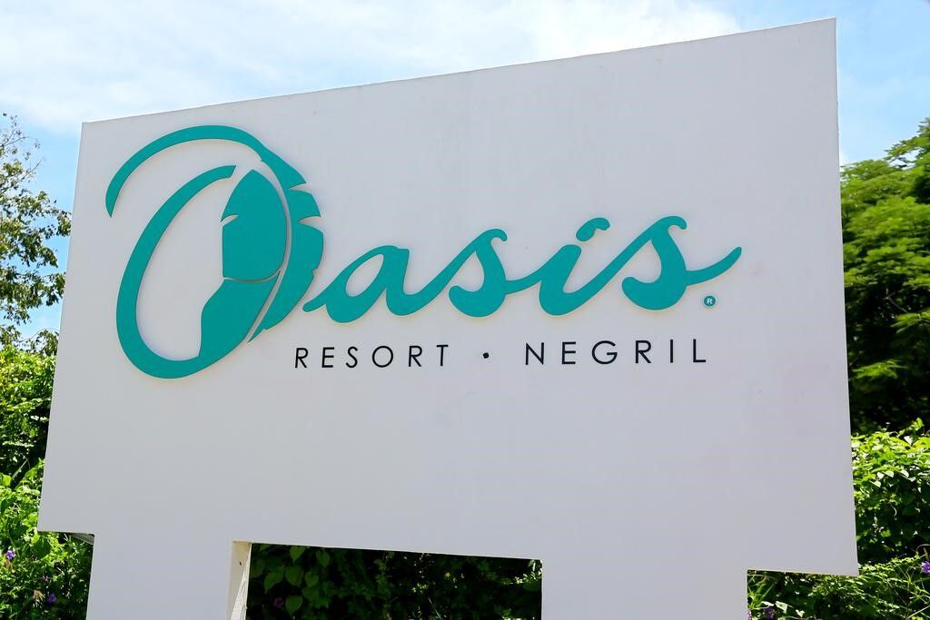 Oasis Resort 네그릴 외부 사진